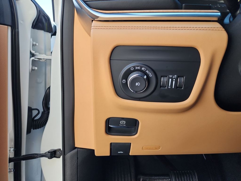 2024 Jeep Grand Cherokee Summit Reserve photo 18