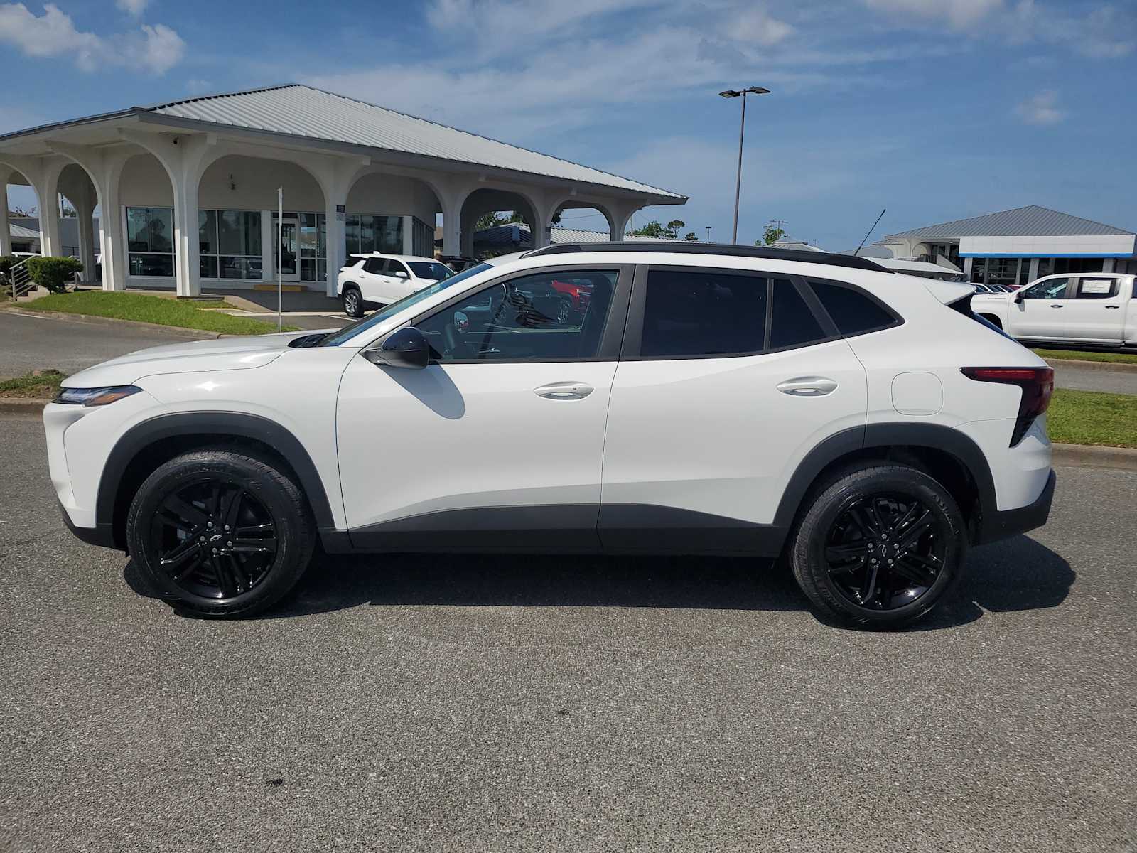 2025 Chevrolet Trax ACTIV photo 2