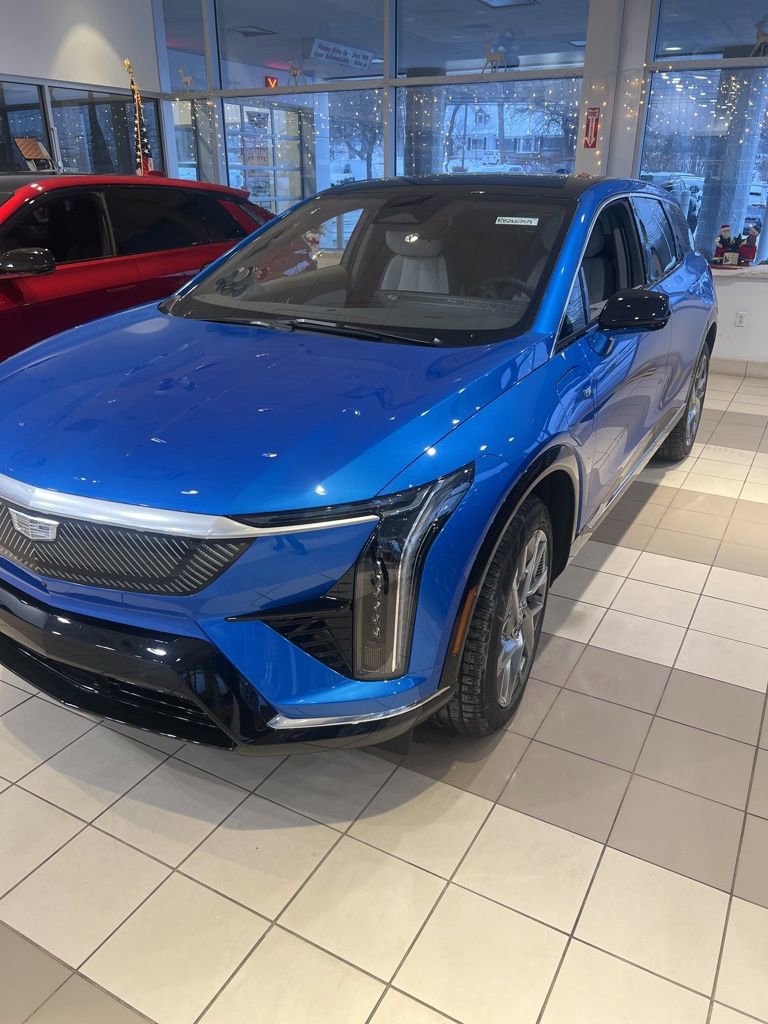 2026 Cadillac OPTIQ Luxury's photo