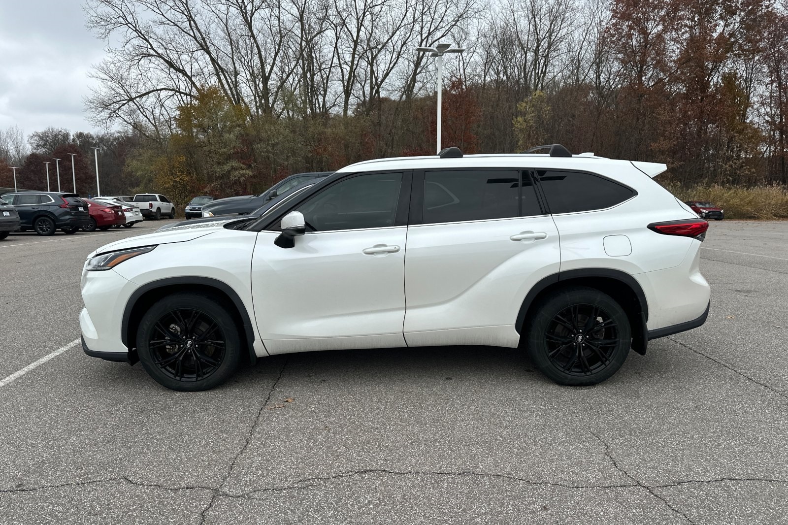 2020 Toyota Highlander Limited photo 2