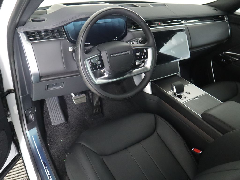 2025 Land Rover Range Rover SE photo 10