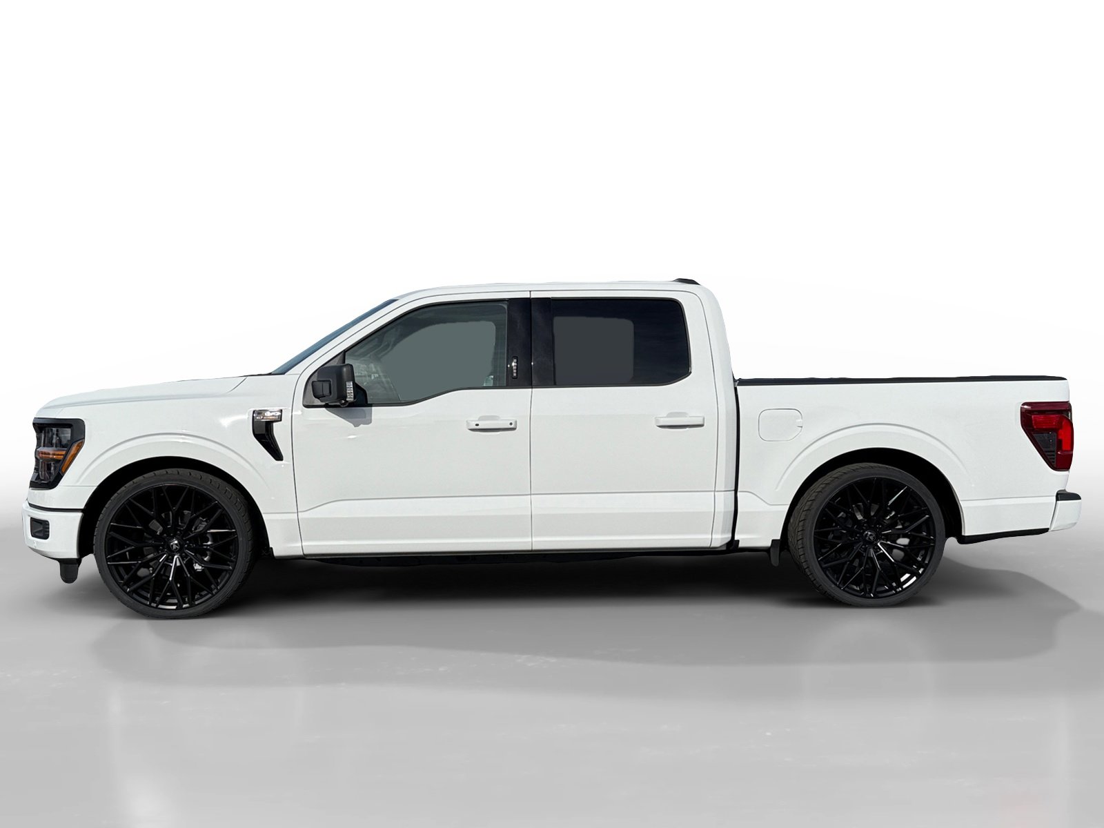 2024 Ford F-150 XLT photo 2