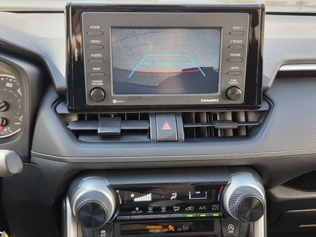 2022 Toyota RAV4 LE photo 18