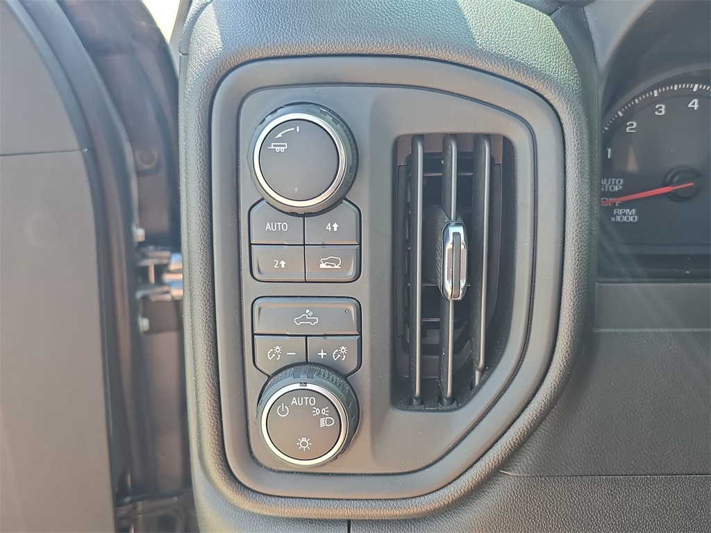 2021 Chevrolet Silverado 1500 Custom photo 18