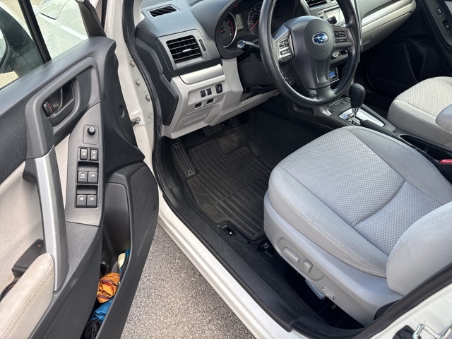 2015 Subaru Forester 2.5i Premium photo 2