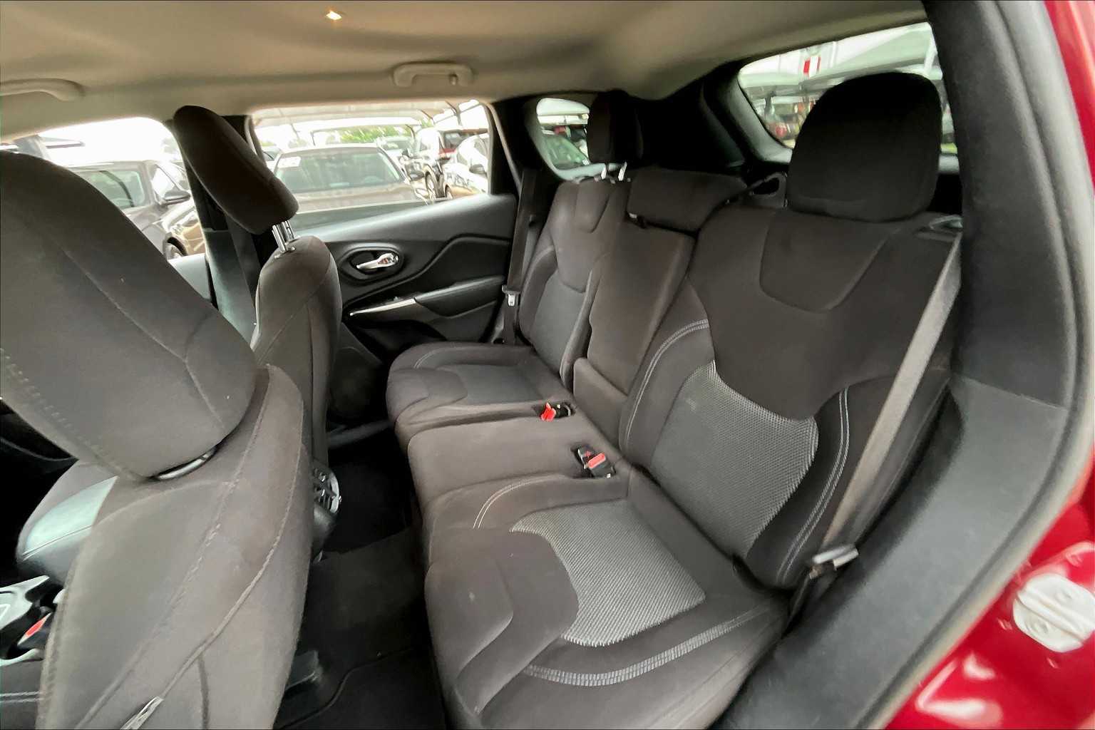 2020 Jeep Cherokee Latitude photo 17