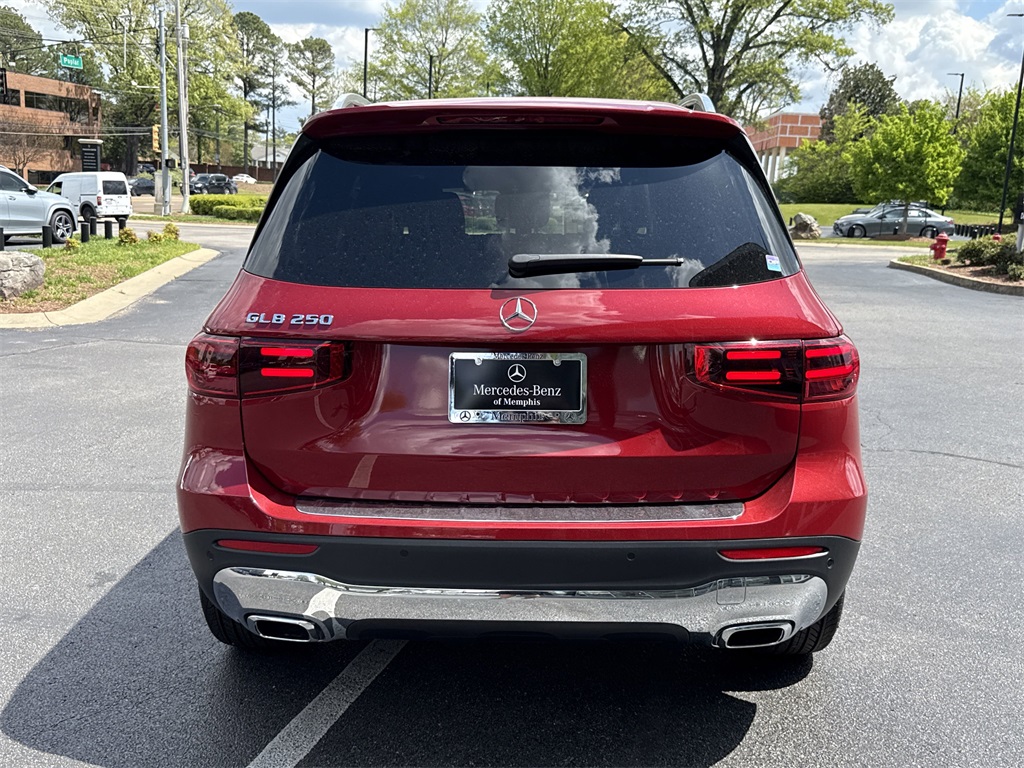 2025 Mercedes Benz GLB 250 photo 4