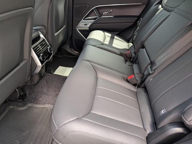2025 Land Rover Range Rover SE photo 21
