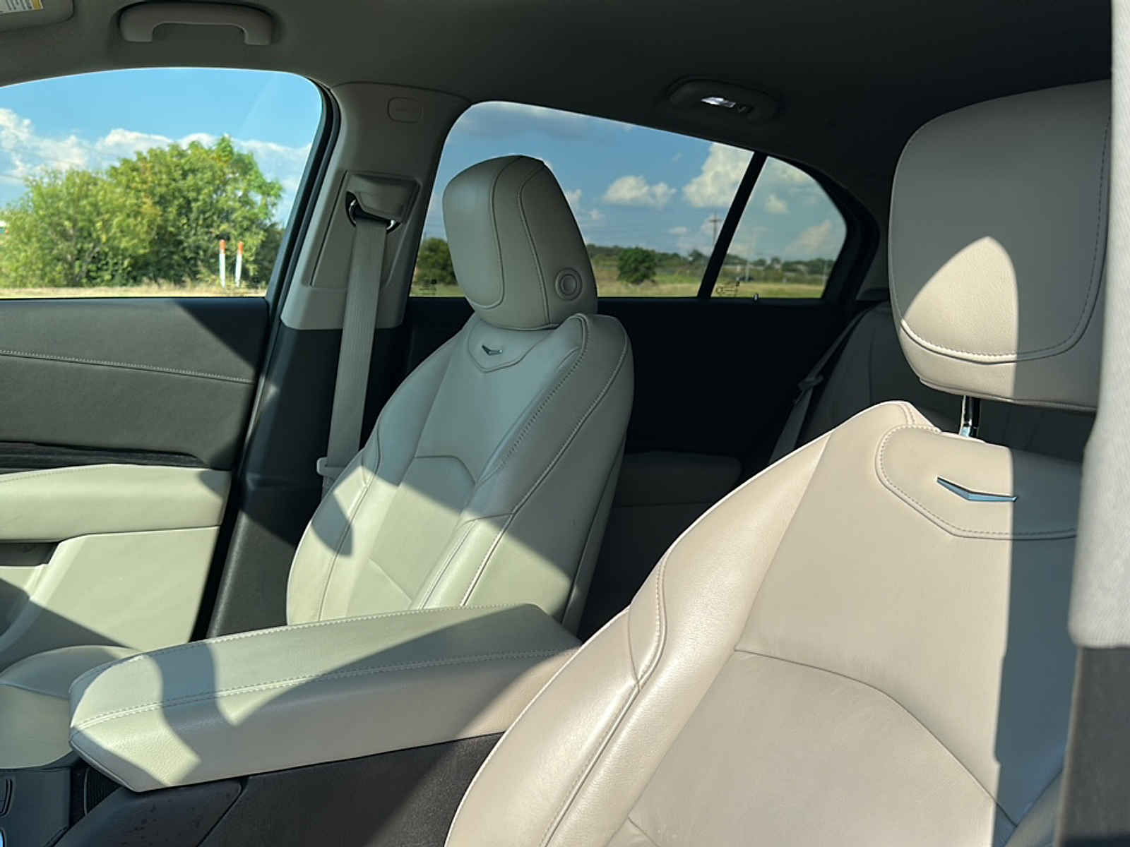 2019 Cadillac XT4 Premium Luxury photo 3