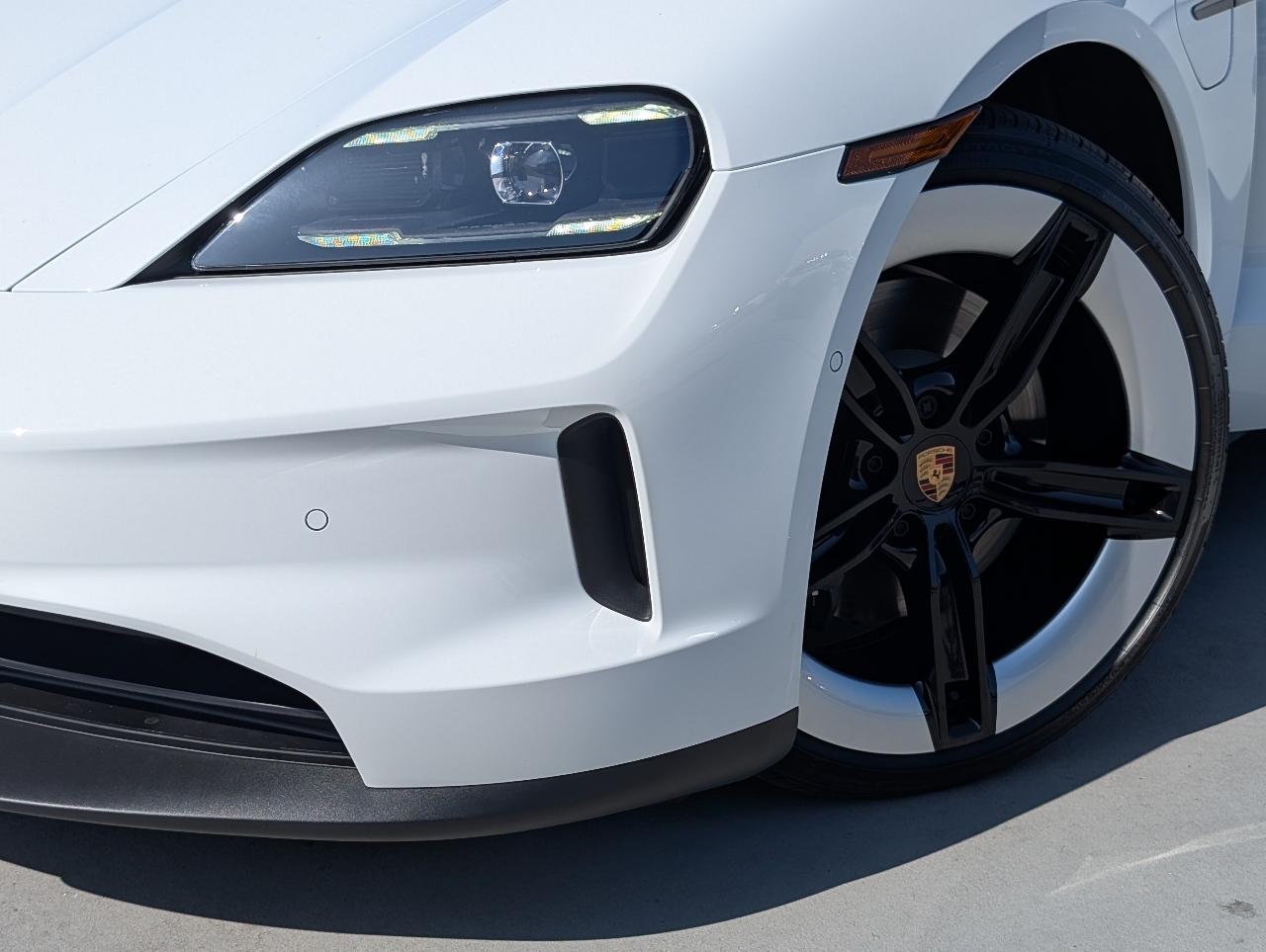 2026 Porsche Taycan 4 photo 10