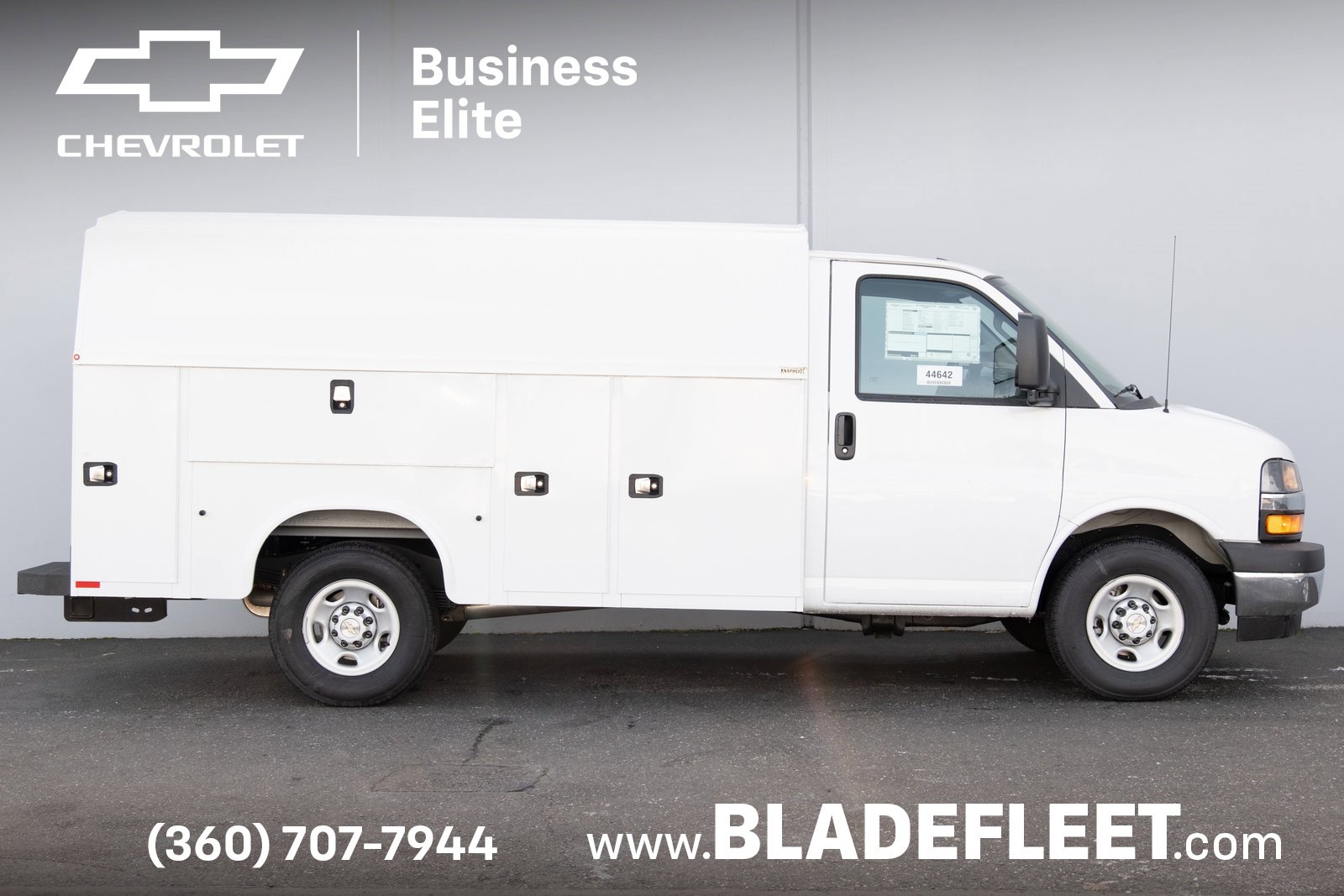 2024 Chevrolet Express Cutaway 3500 photo 3