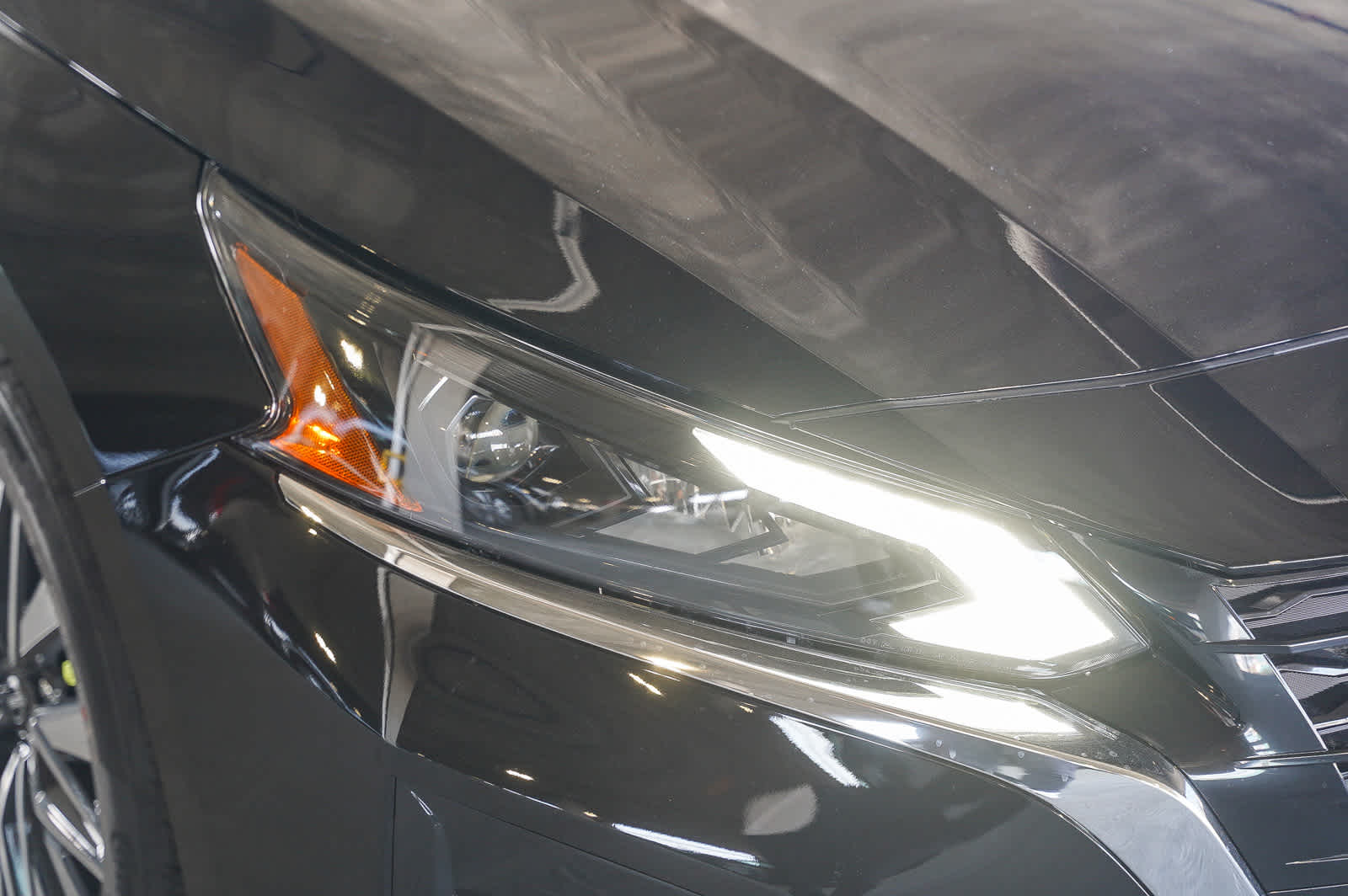 2025 Nissan Altima SV photo 4