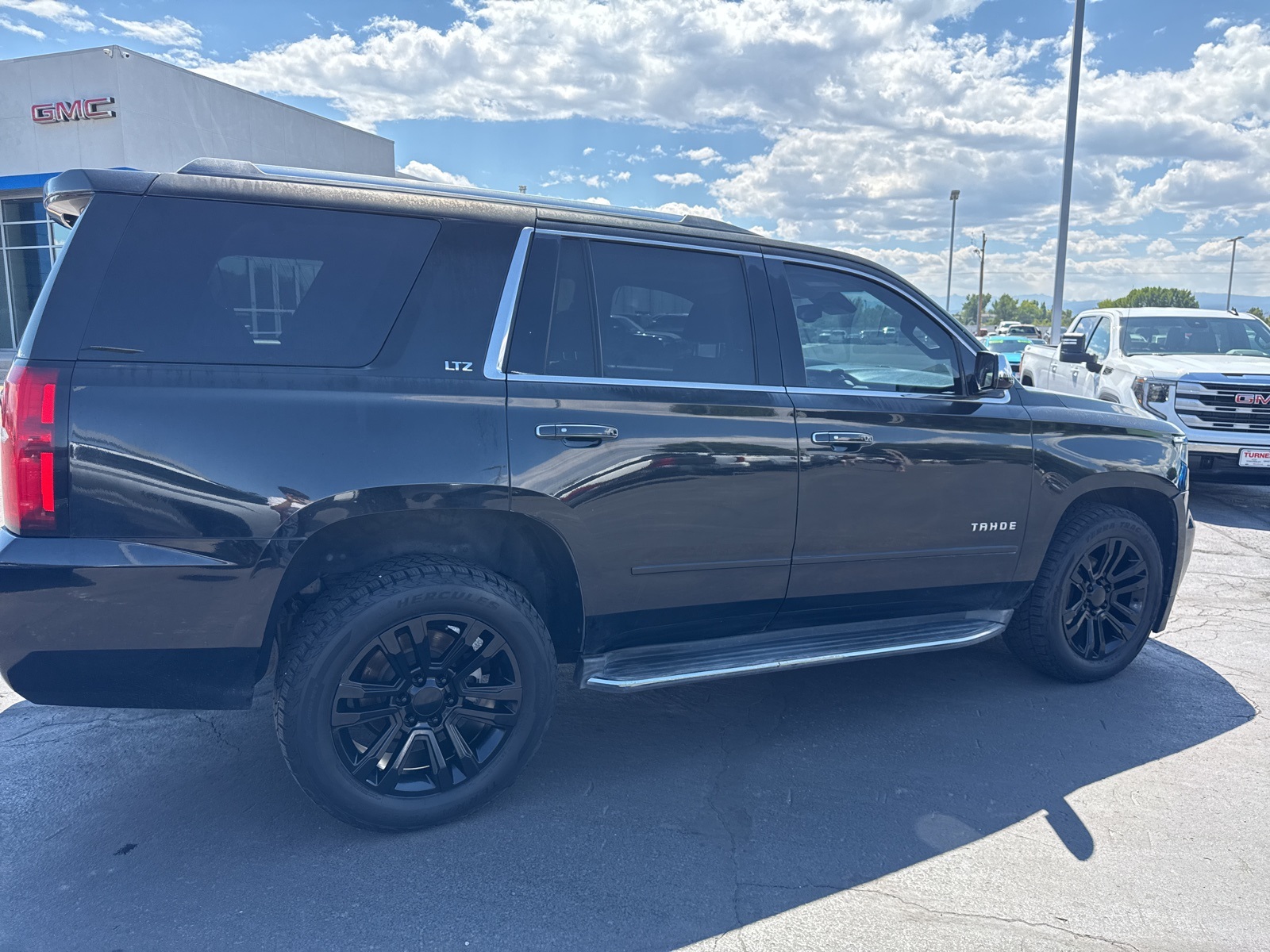 2016 Chevrolet Tahoe LTZ photo 3