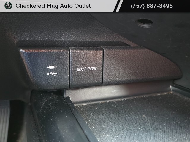 2019 Toyota Camry SE XLE photo 18