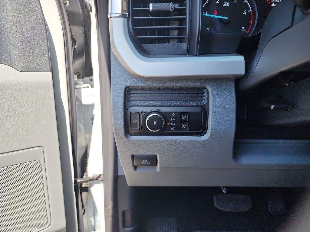 2025 Ford F-250 photo 14