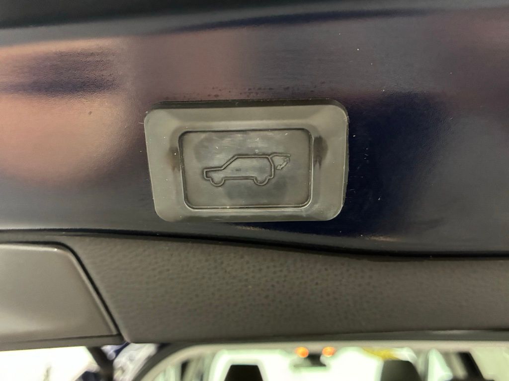2020 Toyota RAV4 XLE photo 8