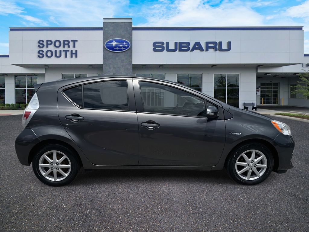 2014 Toyota Prius C Three photo 2