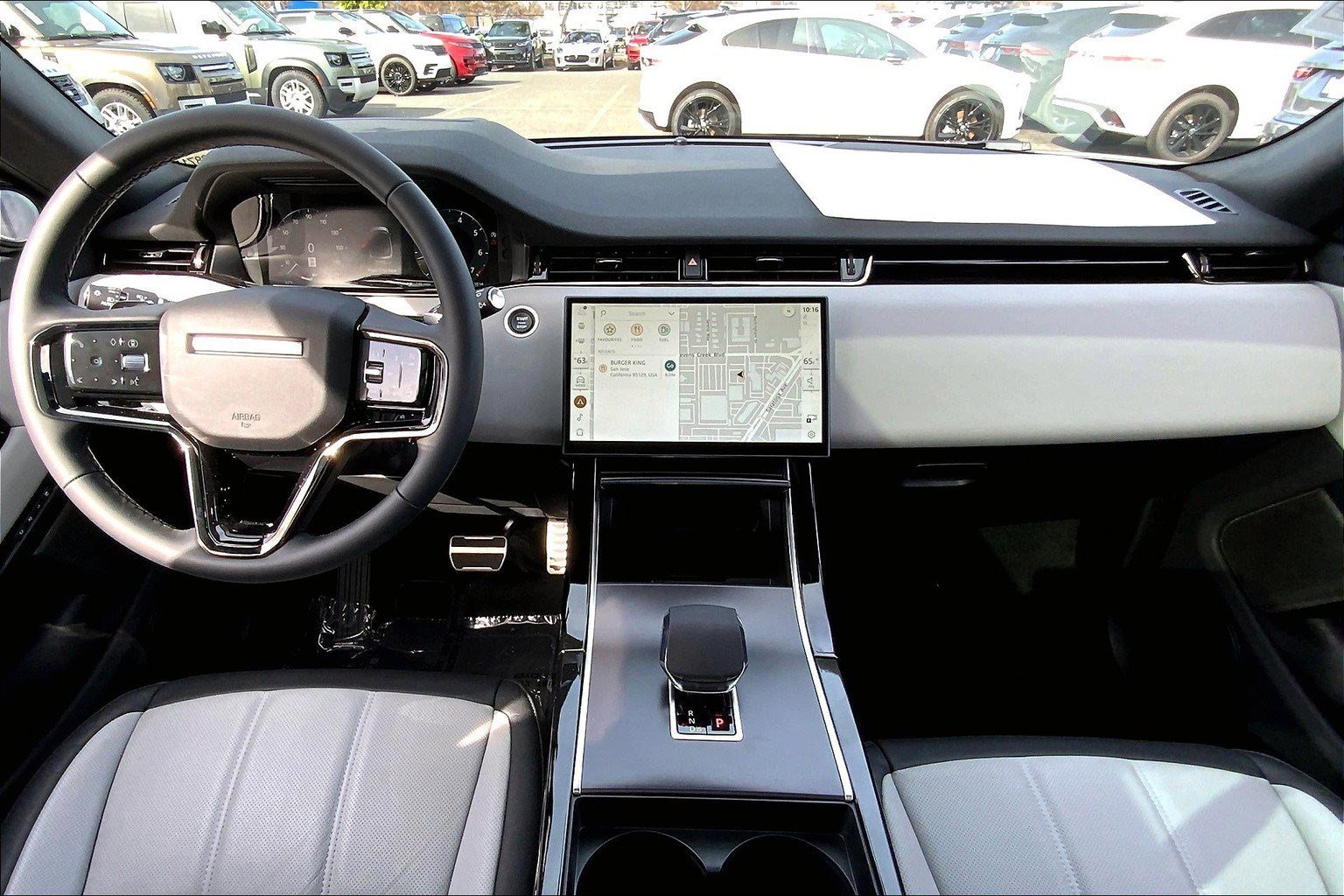 2026 Land Rover Range Rover Evoque Dynamic SE photo 4