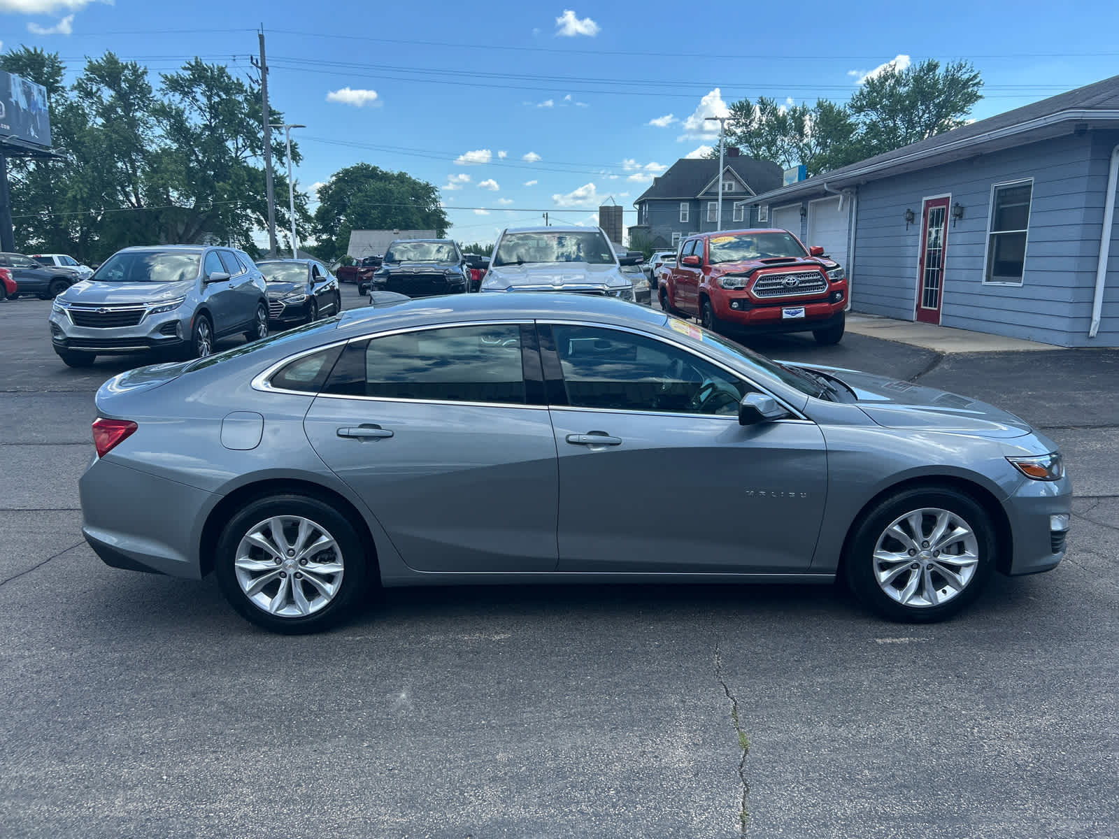 2024 Chevrolet Malibu 1LT photo 2