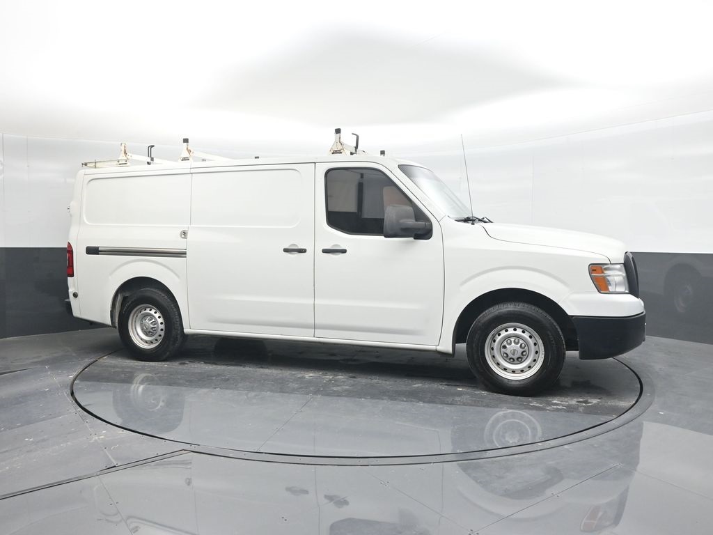 2017 Nissan NV2500 HD S photo 4