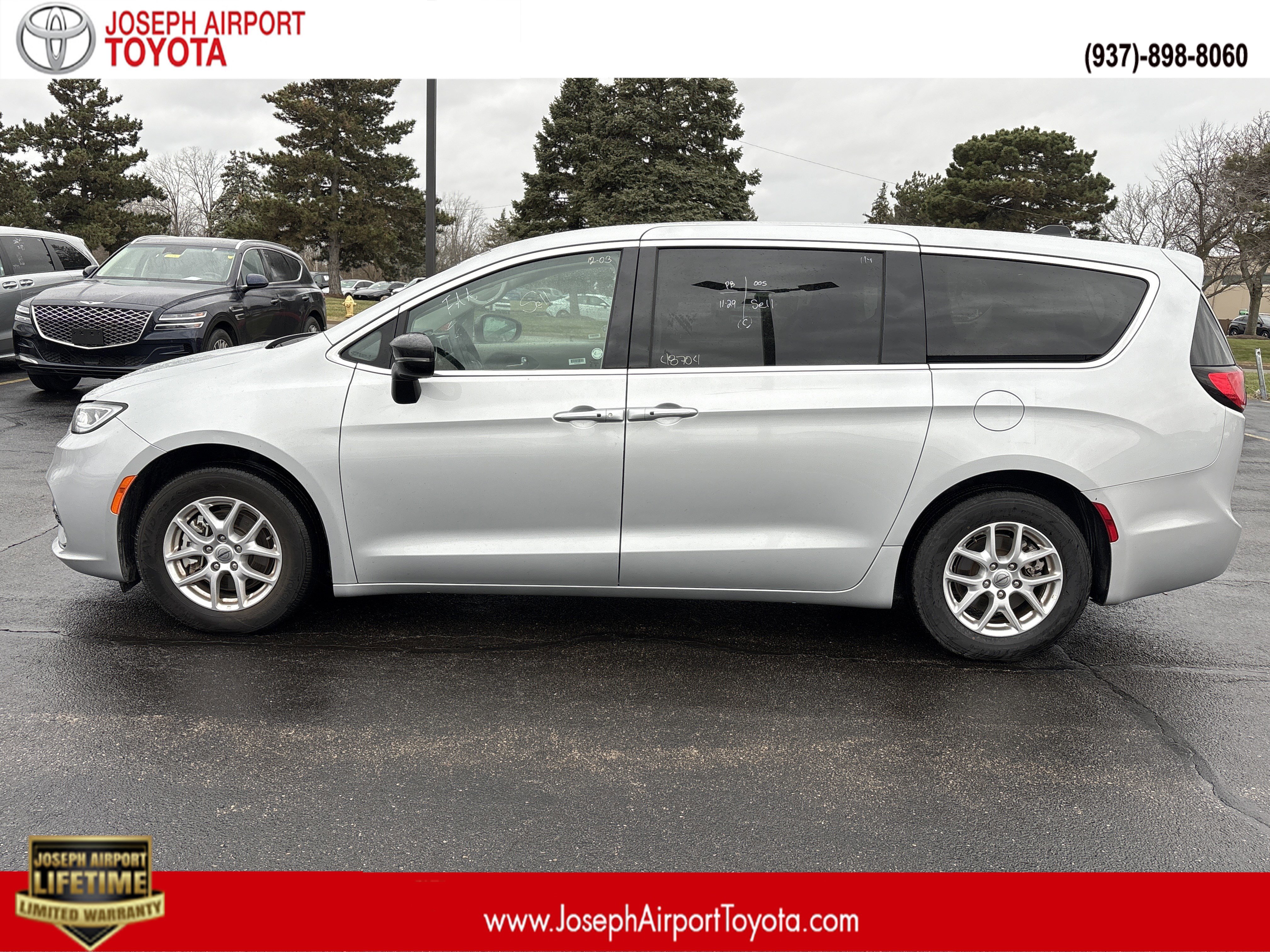 2024 Chrysler Pacifica Touring L's photo