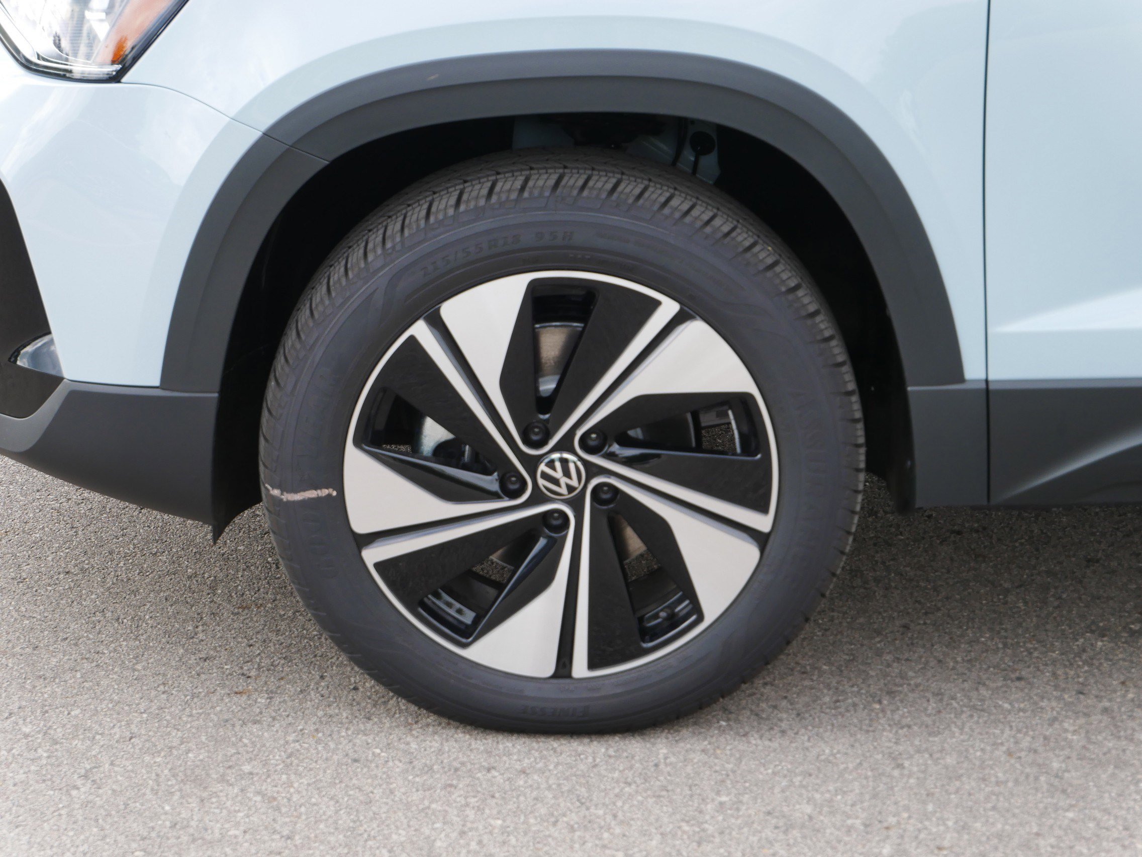 2025 Volkswagen Taos SE photo 2