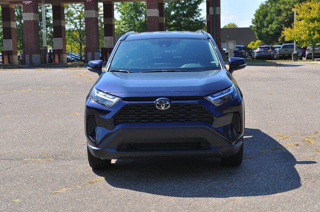 2025 Toyota RAV4 XLE photo 7