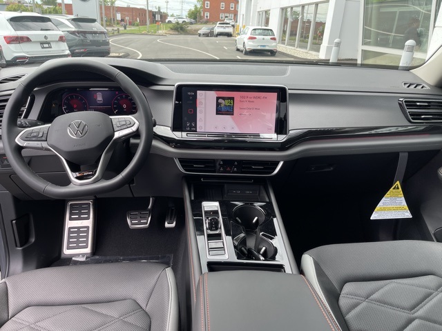 2025 Volkswagen Atlas SE Technology Peak Edition photo 13