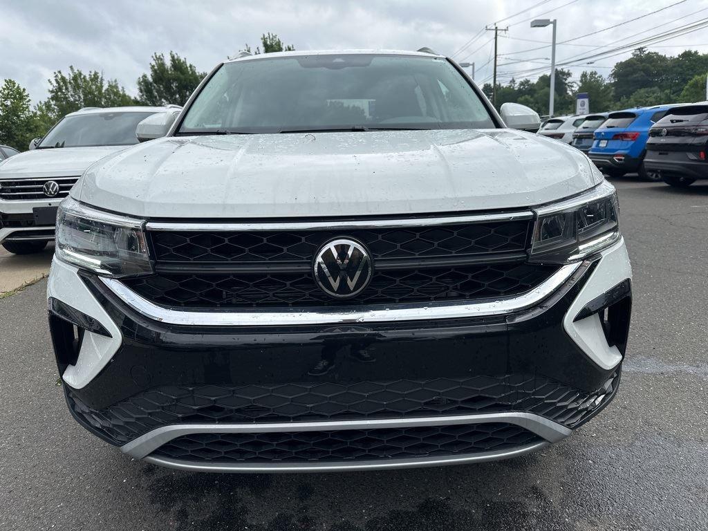 2024 Volkswagen Taos SE photo 8