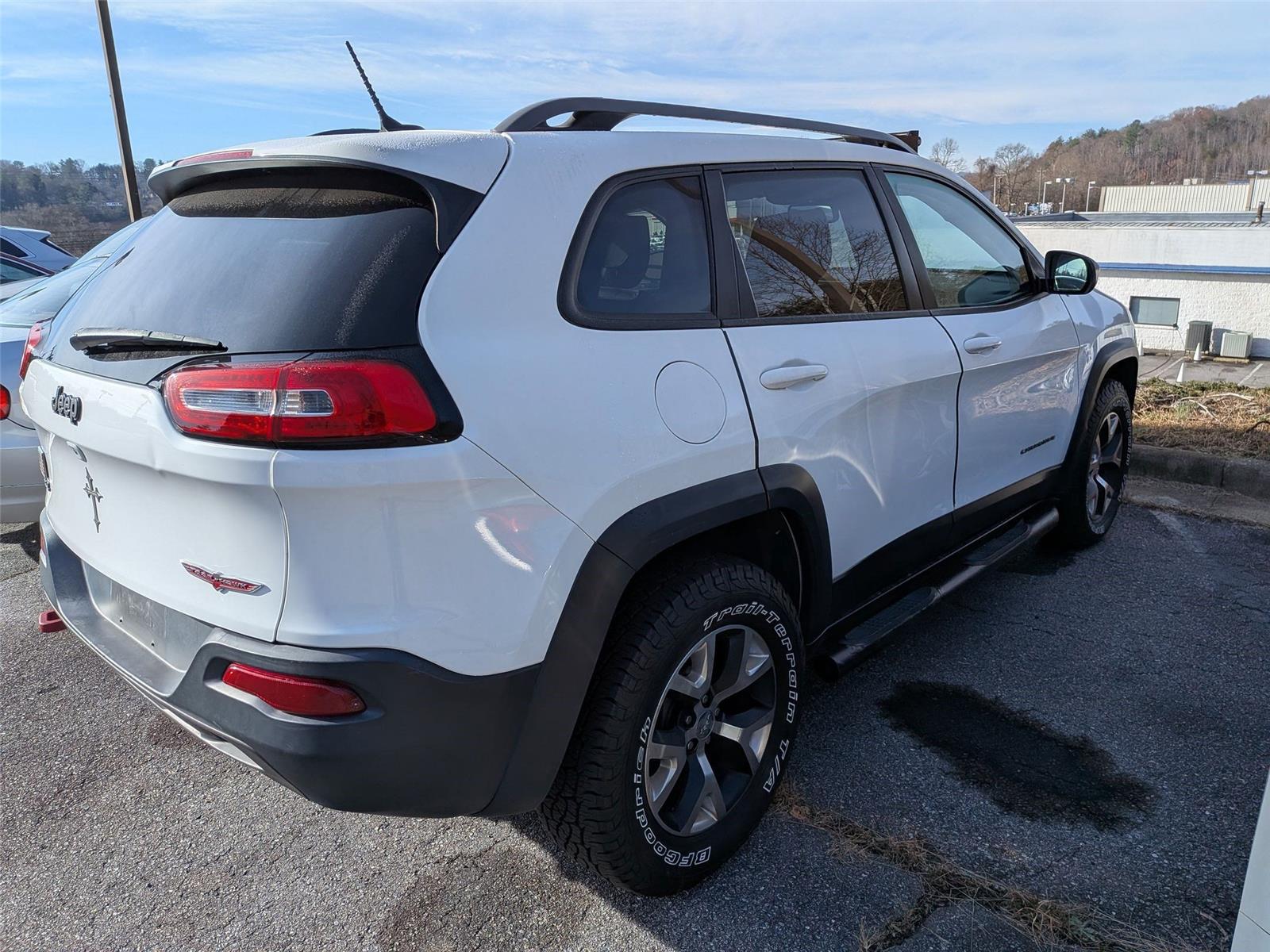 2015 Jeep Cherokee Trailhawk photo 2