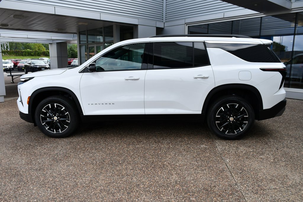 2026 Chevrolet Traverse photo 3