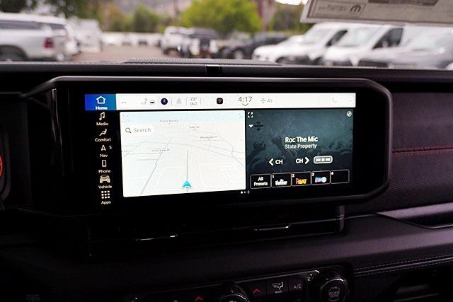 New 2025 Bright White Clear-Coat Exterior Paint Jeep Rubicon image 28