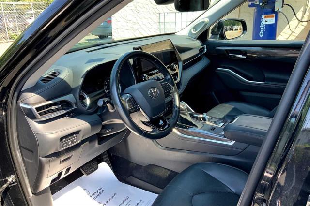 2021 Toyota Highlander Limited photo 17