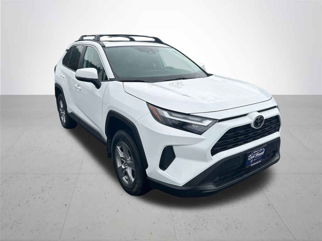 2024 Toyota RAV4 XLE photo 5