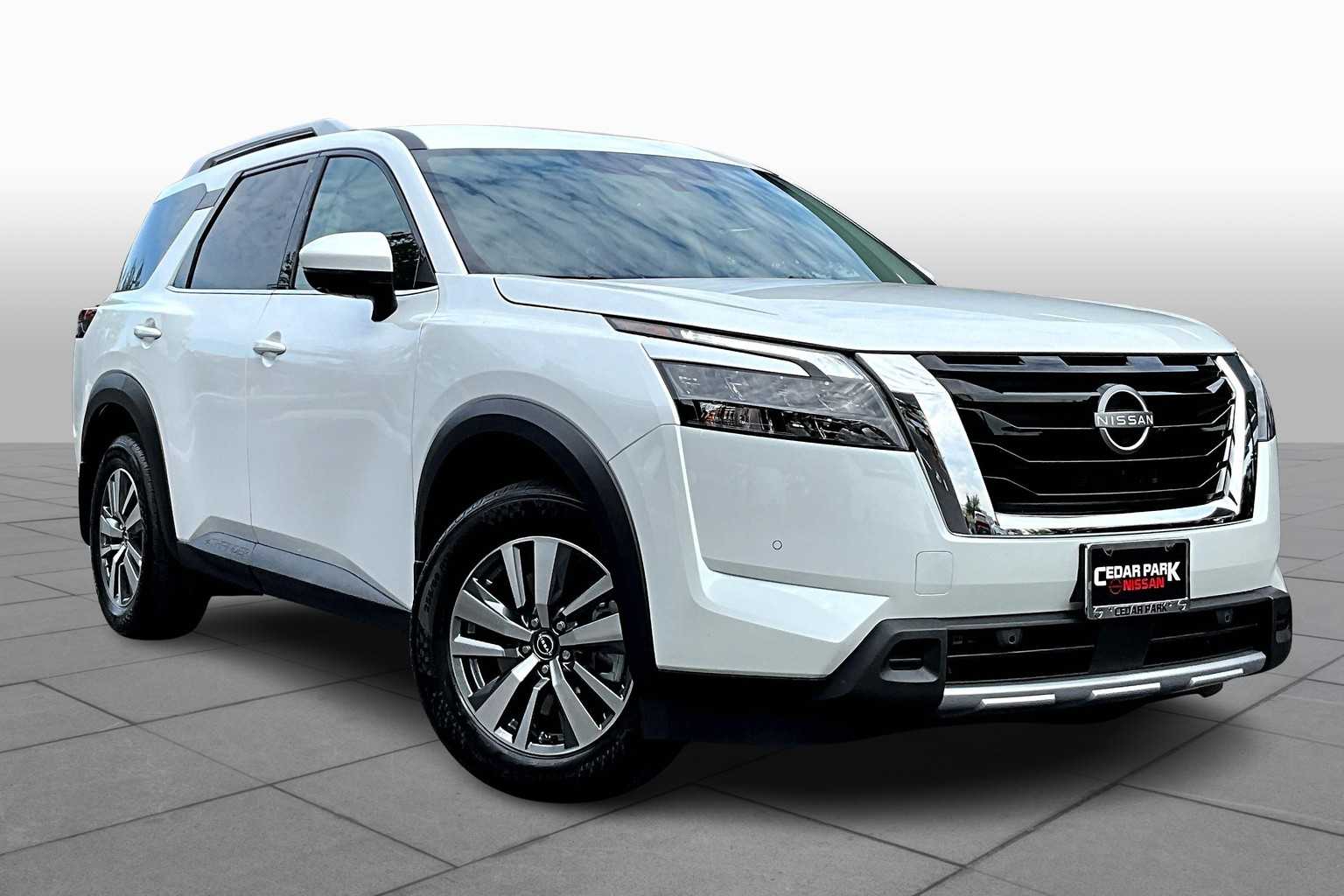 2025 Nissan Pathfinder SL photo 2