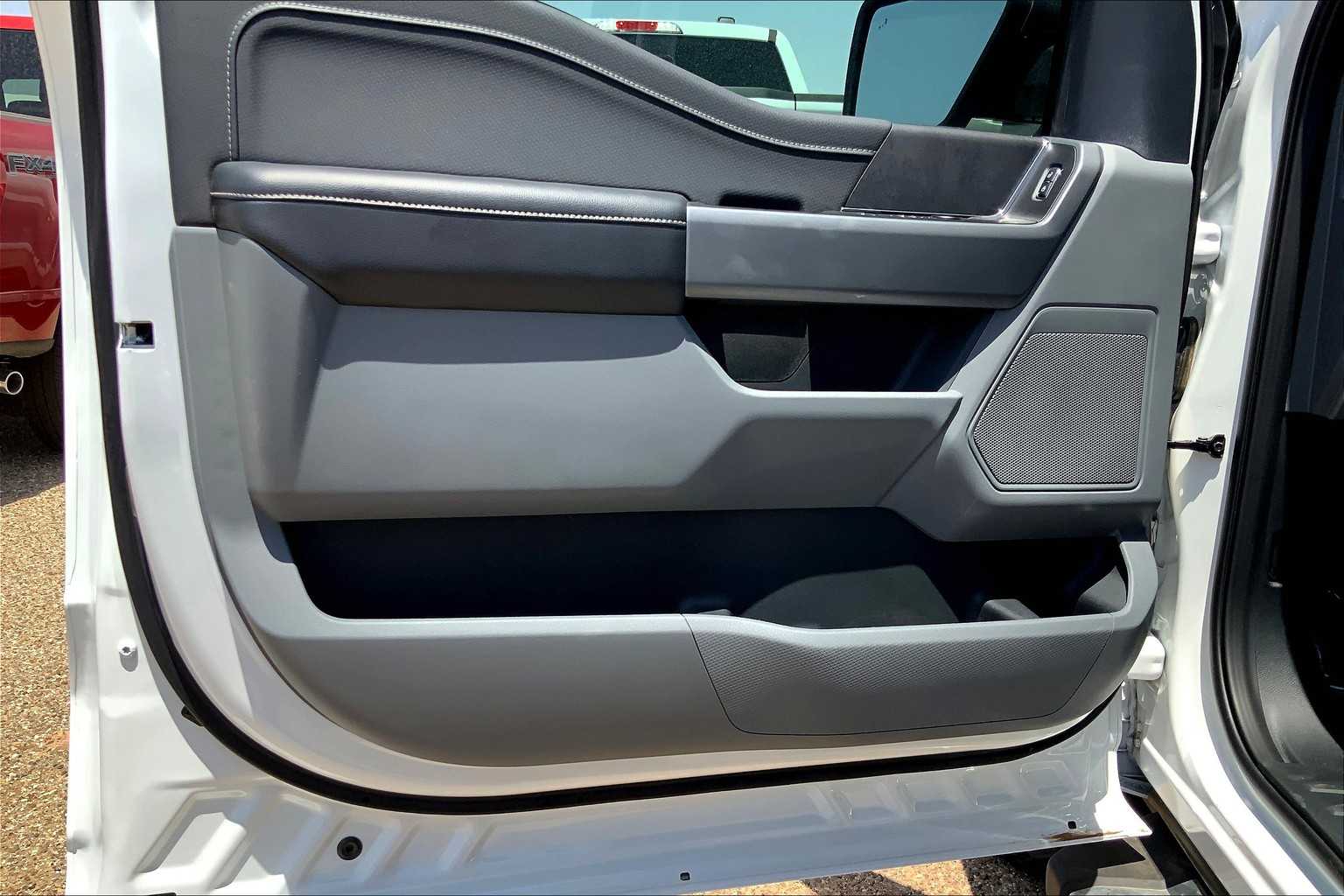 2025 Ford F-150 XLT photo 9