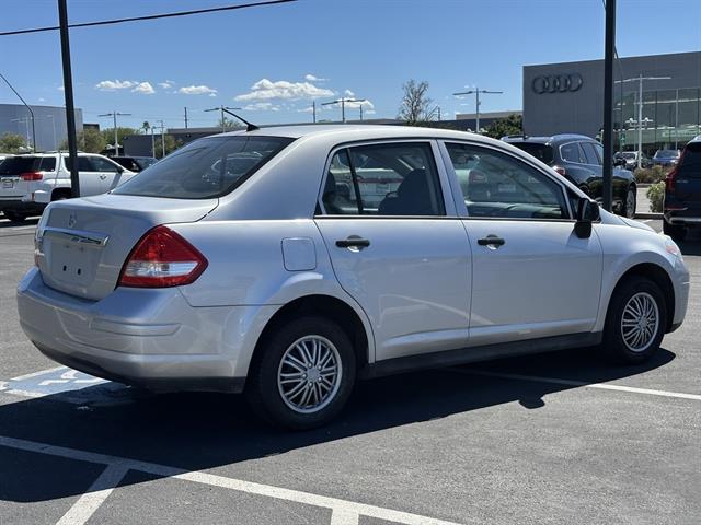 2009 Nissan Versa 1.6 Base Sedan photo 5