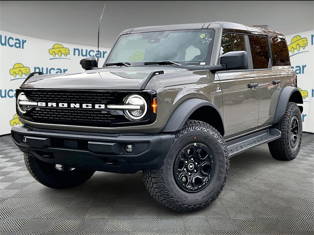 2025 Ford Bronco Outer Banks photo 2
