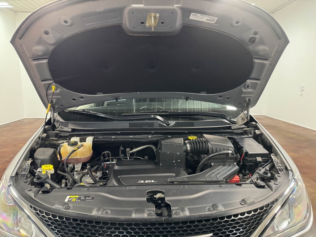2018 Chrysler Pacifica Limited photo 22