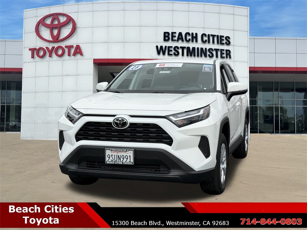 2025 Toyota RAV4 LE photo 4