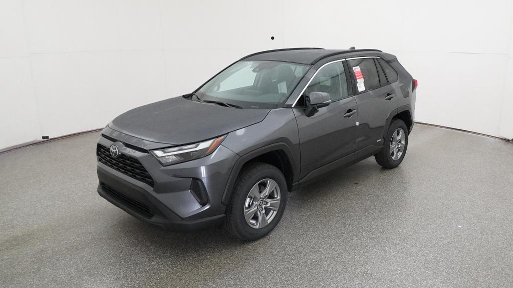 2025 Toyota RAV4 XLE's photo