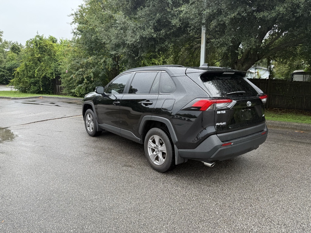 2025 Toyota RAV4 XLE photo 2