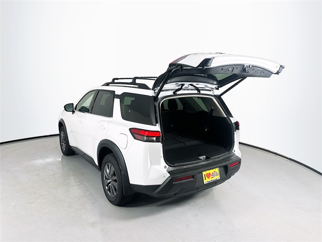 2025 Nissan Pathfinder SV photo 8