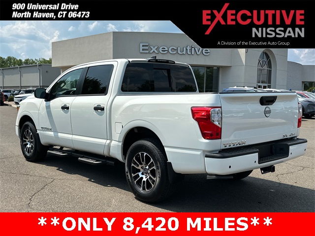 2024 Nissan Titan Crew Cab photo 3