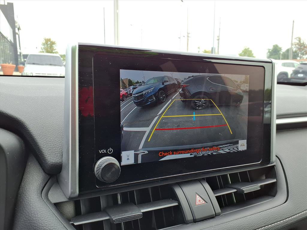 2024 Toyota RAV4 XLE photo 8