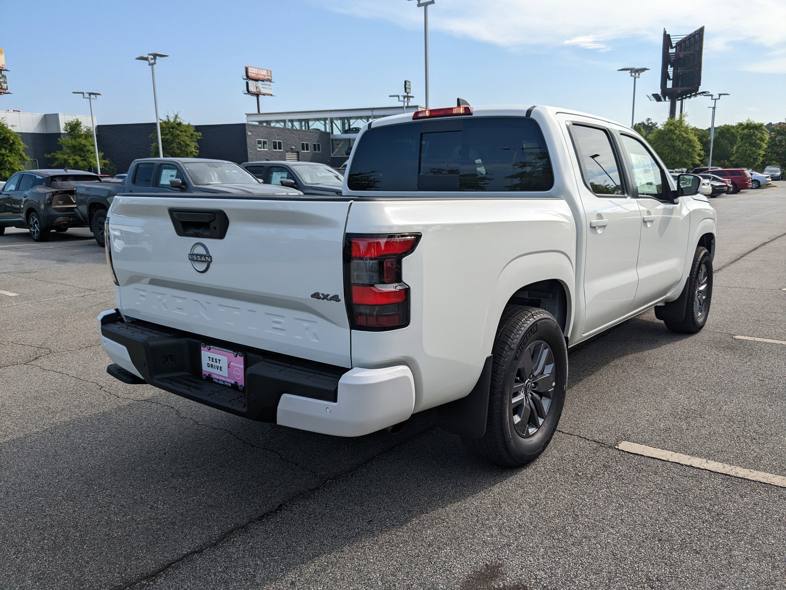 2025 Nissan Frontier SV Crew Cab photo 3