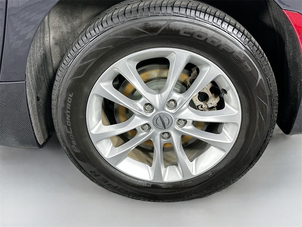 2021 Chrysler Pacifica Touring photo 28