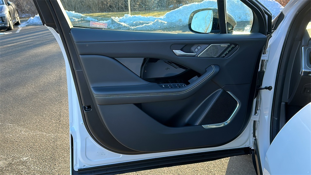 2024 Jaguar I-PACE HSE photo 9