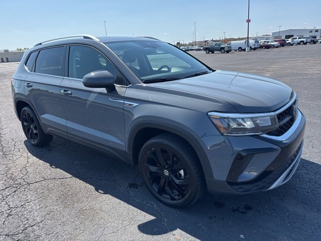 2024 Volkswagen Taos SE photo 3