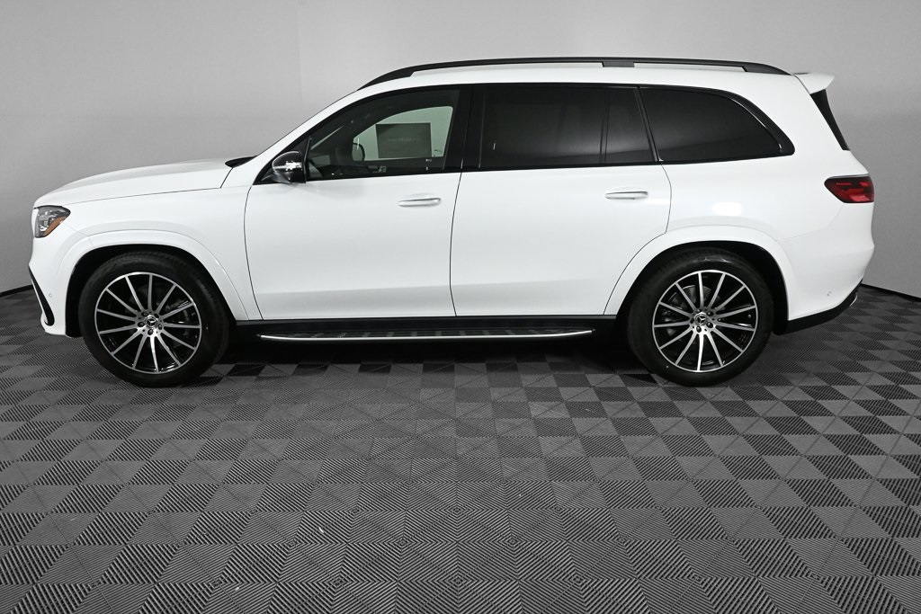 2025 Mercedes Benz GLS 580 4MATIC photo 3